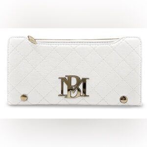 New Badgley Mischka White Quilted Card Wallet
